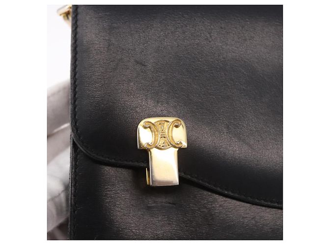 Céline Borsa a Spalla con Catena CELINE in Pelle Nera e Oro Auth 185136V Nero D'oro - vista 18