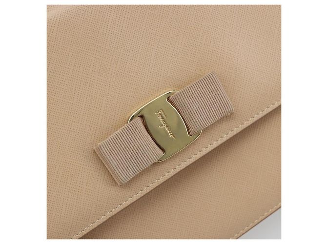 Borsa a tracolla con catena Salvatore Ferragamo in pelle beige oro Auth ki6669V - vista 17
