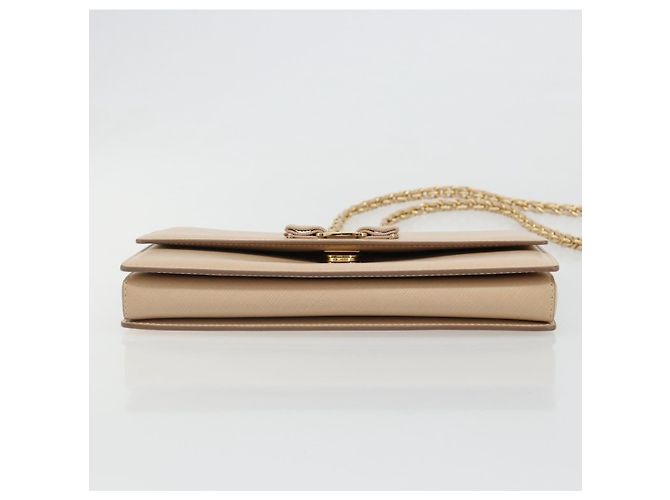 Borsa a tracolla con catena Salvatore Ferragamo in pelle beige oro Auth ki6669V - vista 5