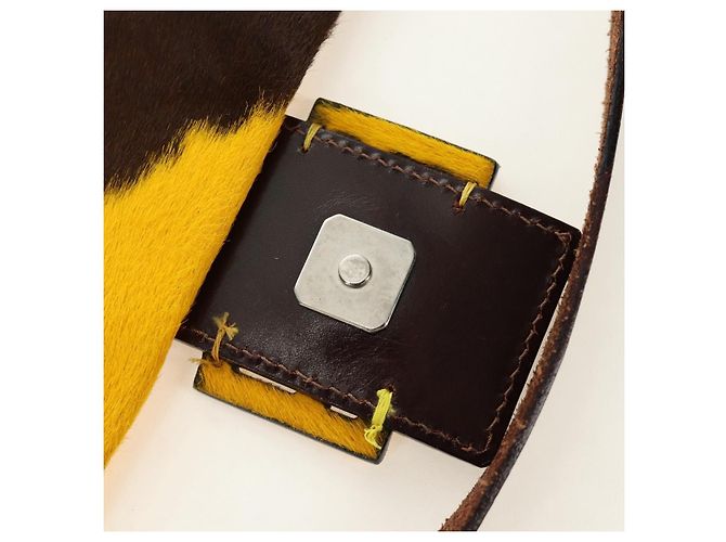 Borsa a tracolla FENDI Mamma Baguette in pelle Harako Giallo Argento Auth 184727SAV - vista 21
