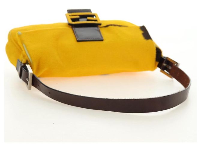 Borsa a tracolla FENDI Mamma Baguette in pelle Harako Giallo Argento Auth 184727SAV - vista 7