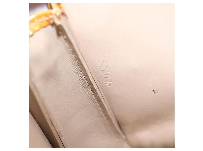 LOUIS VUITTON Monogram Vernis Lexington Pouch Beige M91010 LV Auth 184874 - vista 12