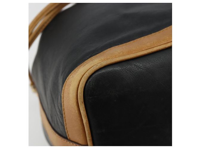 Céline Bolsa de ombro CELINE em couro preto com detalhes dourados Autêntica 185080 - vista 14
