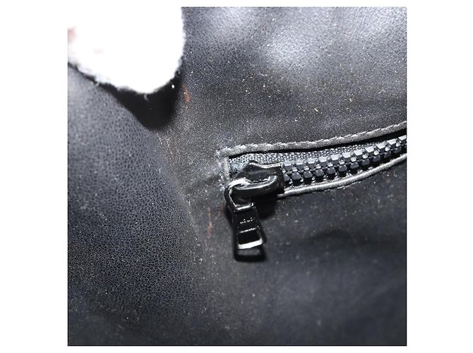 Céline Bolsa de ombro CELINE em couro preto com detalhes dourados Autêntica 185080 - vista 21