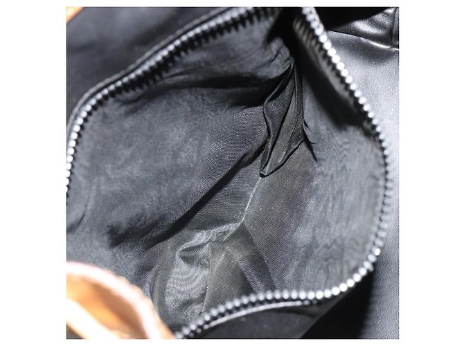 Céline Bolsa de ombro CELINE em couro preto com detalhes dourados Autêntica 185080 - vista 22