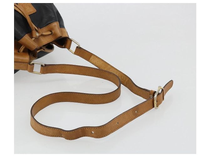 Céline Bolsa de ombro CELINE em couro preto com detalhes dourados Autêntica 185080 - vista 7