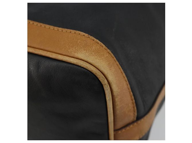 Céline Bolsa de ombro CELINE em couro preto com detalhes dourados Autêntica 185080 - vista 9