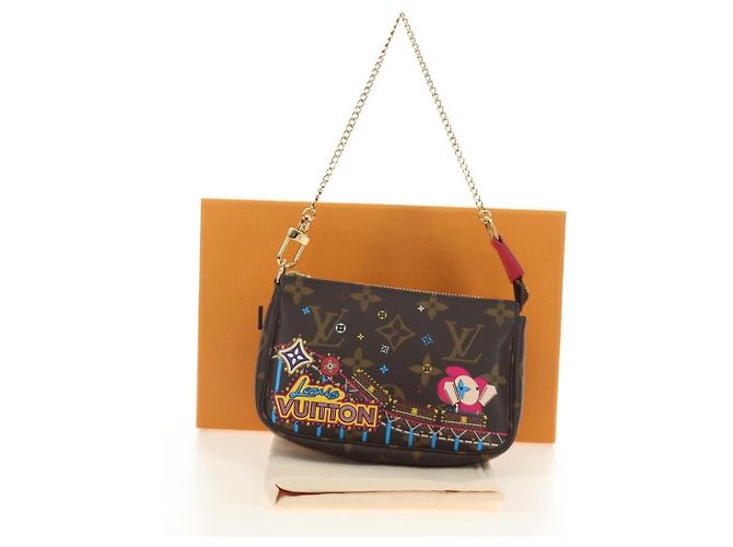 LOUIS VUITTON Monogram Vivienne Mini Pochette Accessoires M69752 Auth 184588SAM Monograma - vista 12