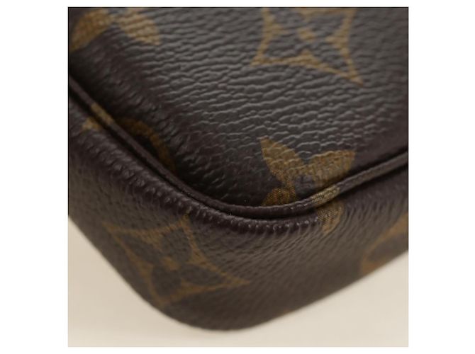 LOUIS VUITTON Monogram Vivienne Mini Pochette Accessoires M69752 Auth 184588SAM Monograma - vista 16