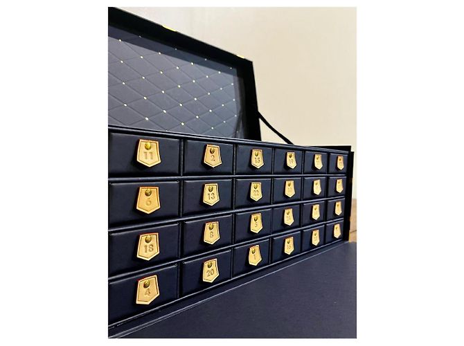 Louis Vuitton Adventskalender 2025 Le Voyage des Lumières Golden Dunkelblau - Ansicht 5