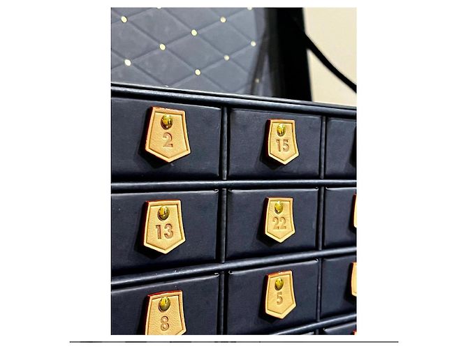 Louis Vuitton Adventskalender 2025 Le Voyage des Lumières Golden Dunkelblau - Ansicht 6