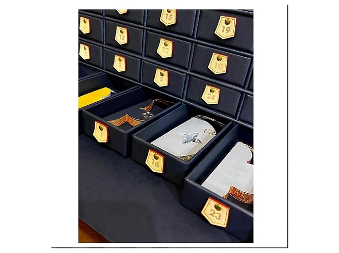 Louis Vuitton Adventskalender 2025 Le Voyage des Lumières Golden Dunkelblau - Ansicht 7