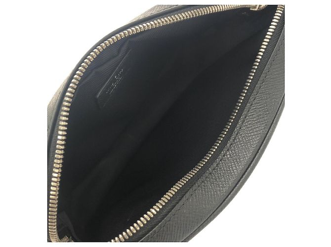 Marsupio Louis Vuitton Taiga Lama Nero - vista 7