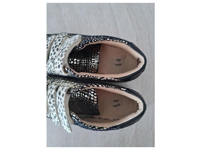Autre Marque Vanessa Wu Sneakers Basse Pelle Metallizzata Leopardata Nero Bianco Stampa leopardo Gold hardware - vista 2