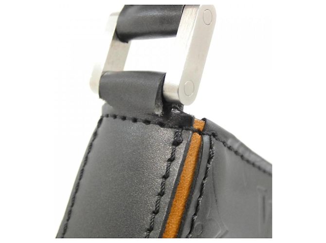 Borsa a tracolla Louis Vuitton Monogram Matte Fowler Nero - vista 4
