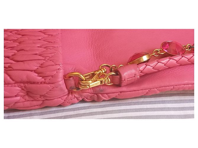 Mala de mão Miu Miu em couro acolchoado rosa com cristais - vista 10
