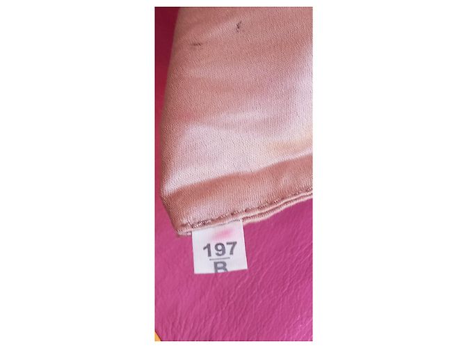Mala de mão Miu Miu em couro acolchoado rosa com cristais - vista 17