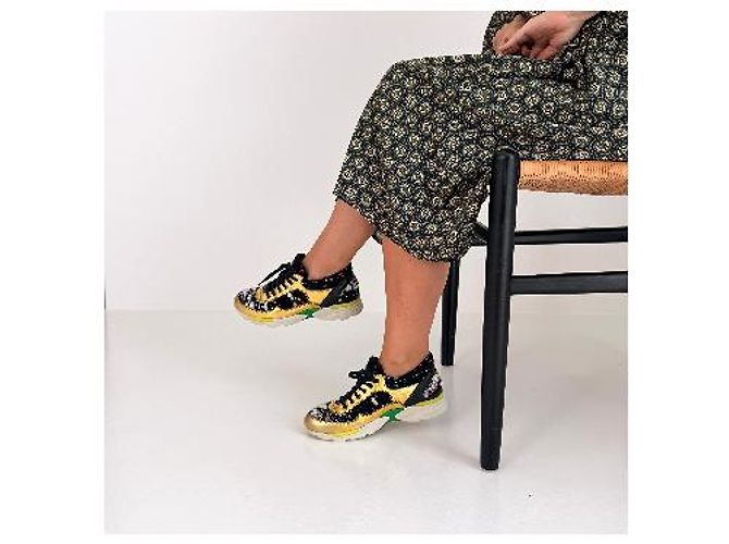 Chanel Sneakers Chunky in Tweed e Pelle Oro Nero Multicolore D'oro - vista 2