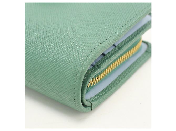 Saffiano Prada Bi-Fold-Geldbörse aus grünem Leder - Ansicht 7