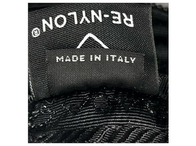 Beauty case PRADA in Re-Nylon con logo Triangle Nero - vista 10