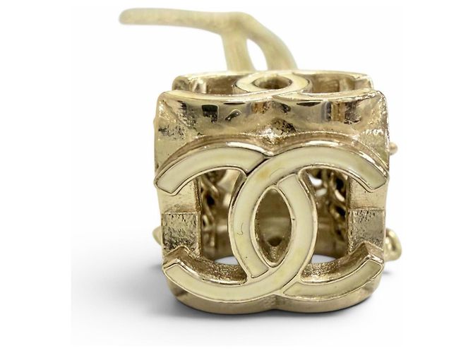 Collar Chanel A22K Gold CC Logo Cube Dorado - vista 6
