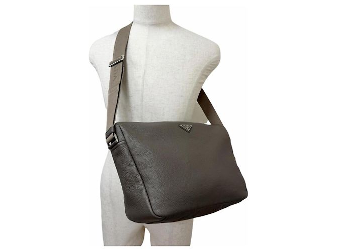 Borsa a tracolla in pelle Vitello Daino con logo triangolo Prada Grigio - vista 2