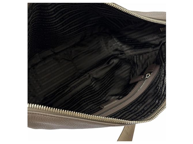 Borsa a tracolla in pelle Vitello Daino con logo triangolo Prada Grigio - vista 7