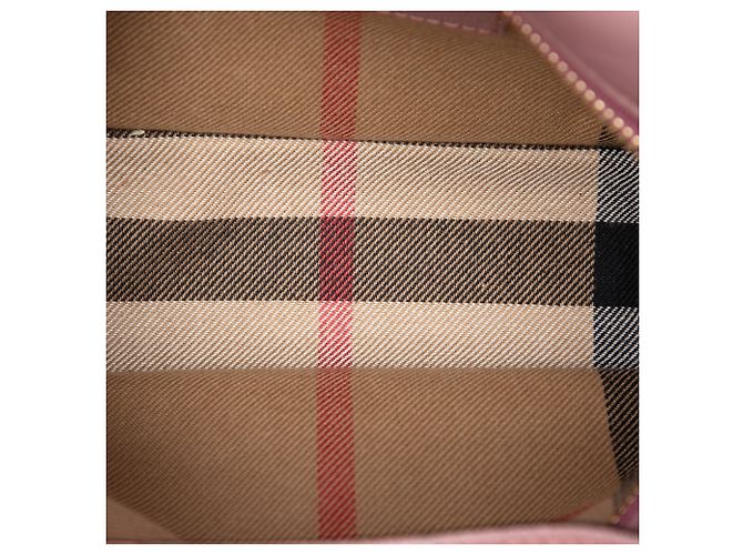 Burberry Bolsa transversal pequena em couro granulado macio rosa com fivela - vista 4