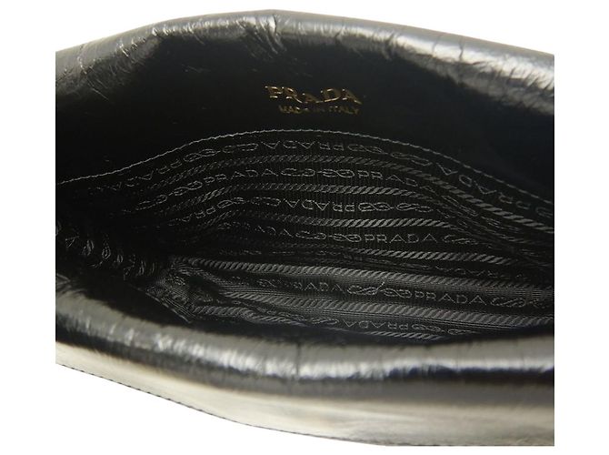 Borsa a tracolla Prada in pelle di vitello stropicciata nera Nero - vista 4