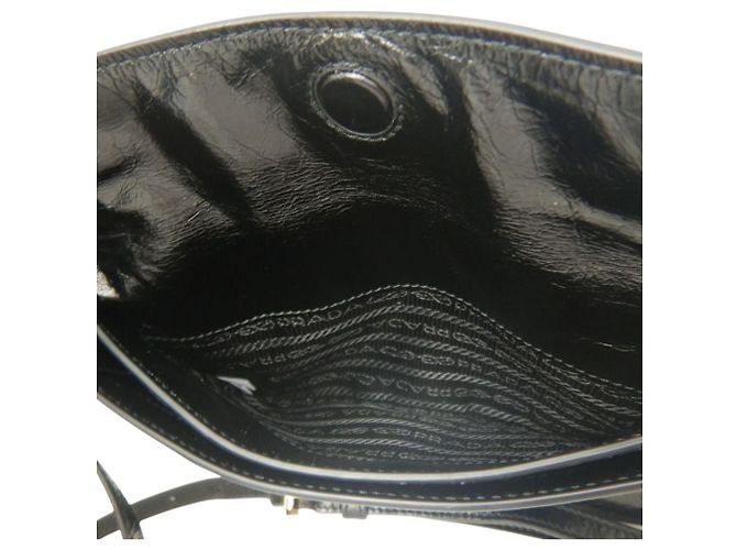Borsa a tracolla Prada in pelle di vitello stropicciata nera Nero - vista 6