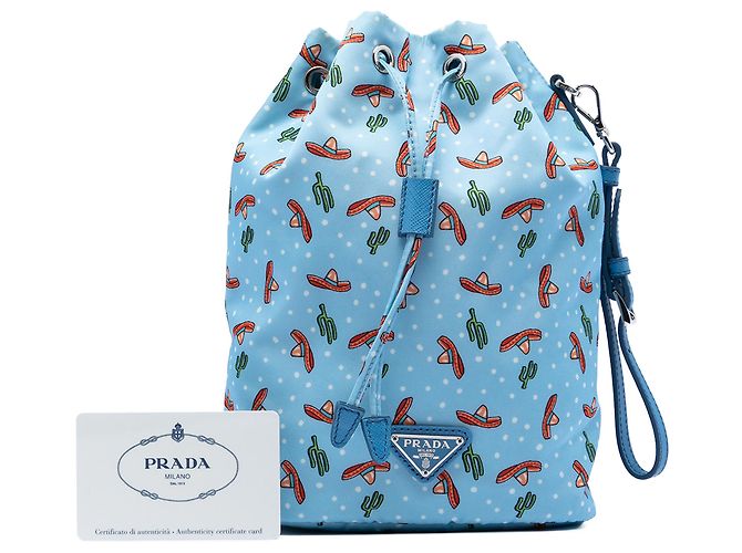 Saffiano Cappello Tessuto Blu Prada e Sacchetto con Corda in Cactus Blu chiaro - vista 7