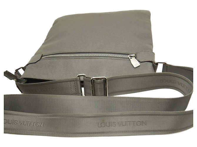 Louis Vuitton Grigio Taiga Sasha Marrone - vista 2