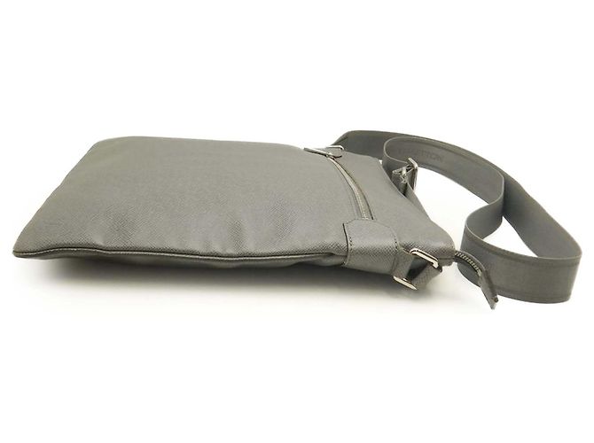Louis Vuitton Grigio Taiga Sasha Marrone - vista 3