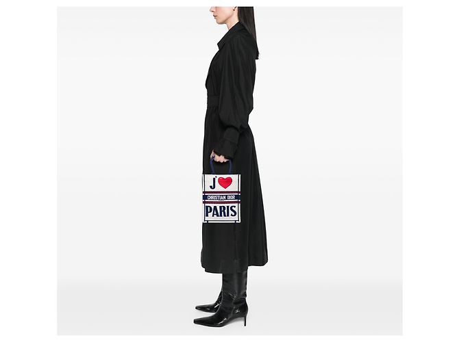 Dior Vertical Book Tote aus weißer bestickter Canvas I Love Paris - Ansicht 5