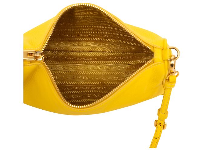 Pochette Prada en Vitello Daino amarillo - vista 4