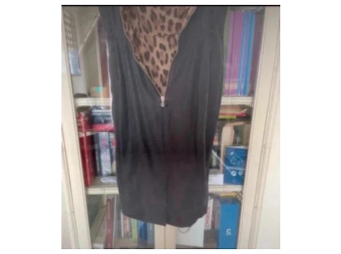 Dolce & Gabbana Schwarzes Kleid mit Leopardenmuster-Futter Leopardenprint - Ansicht 7