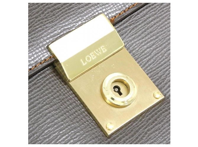 Loewe Schultertasche aus braunem Leder - Ansicht 7
