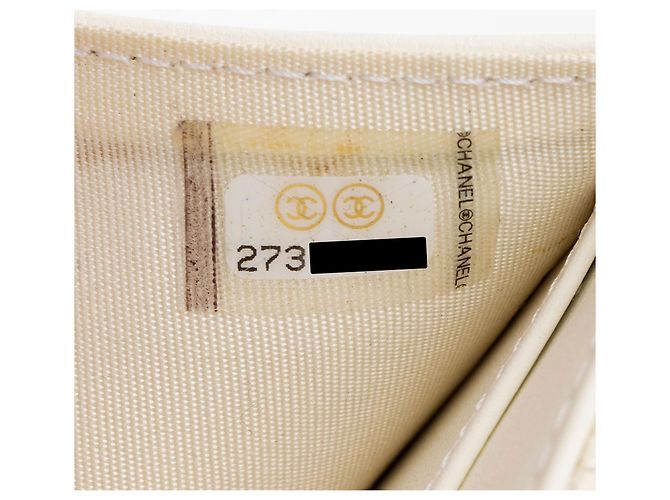 Portafoglio compatto Boy in pelle caviar Chanel Bianco - vista 4
