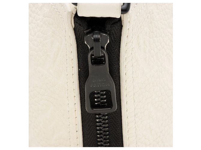 Louis Vuitton Monogram Empriente Triangle Messenger Nero - vista 9