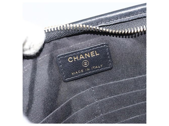Clutch CHANEL in vinile nero e oro CC Auth bs35542V D'oro - vista 18