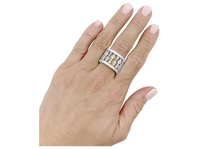 Anello Chopard, "Haute Joaillerie" in oro bianco e diamanti. - vista 5