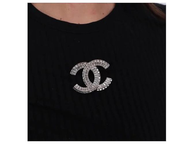 Spilla Chanel in metallo argentato e cristalli Argento - vista 4