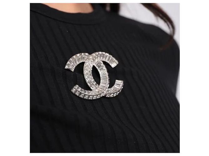 Spilla Chanel in metallo argentato e cristalli Argento - vista 5