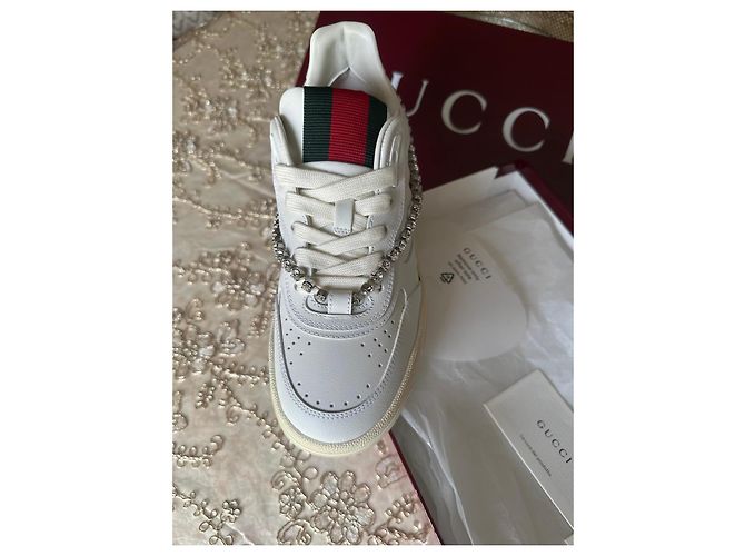 Sneakers Gucci in pelle bianca impreziosite da cristalli Bianco - vista 8