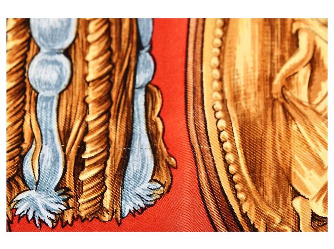 Carré Hermès Bride de Cour Foulard Seta Françoise de La Perrière Bianco Rosso Blu D'oro Crema Corallo Blu chiaro - vista 10