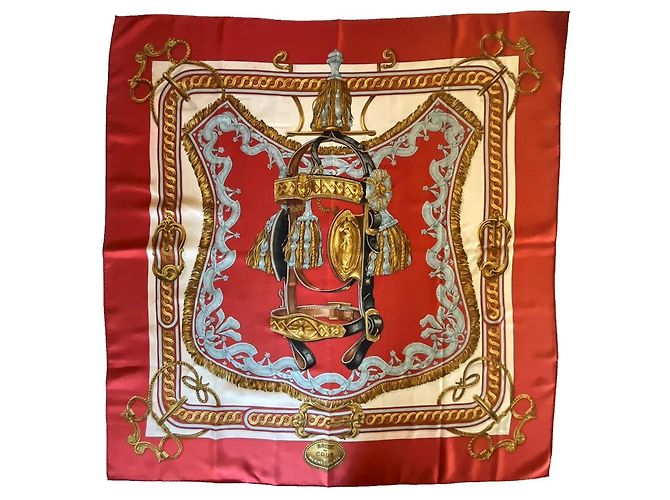 Carré Hermès Bride de Cour Foulard Seta Françoise de La Perrière Bianco Rosso Blu D'oro Crema Corallo Blu chiaro - vista 11
