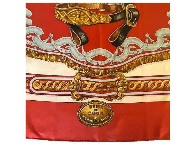 Carré Hermès Bride de Cour Foulard Seta Françoise de La Perrière Bianco Rosso Blu D'oro Crema Corallo Blu chiaro - vista 2