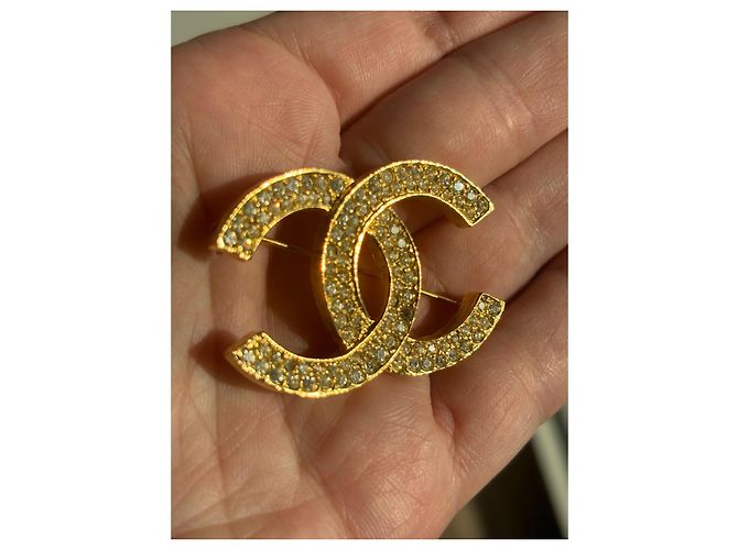 Spilla Chanel CC in Oro con Cristalli D'oro - vista 4