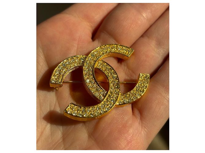 Spilla Chanel CC in Oro con Cristalli D'oro - vista 5