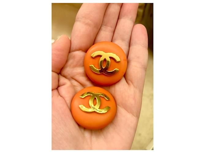 Orecchini Chanel CC Logo Arancione D'oro Corallo - vista 11